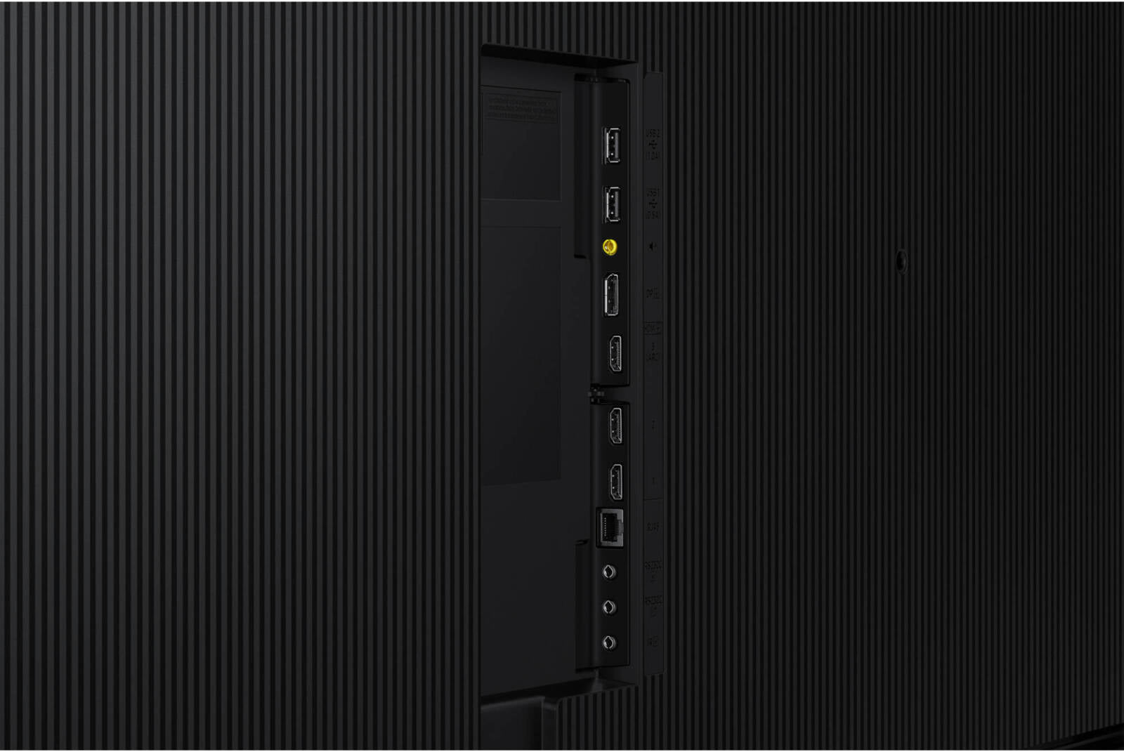 Samsung Crystal Signage QMC, 98" 4K UHD VA Display, 75Hz Refresh Rate, 8ms Response Time, 13.9mm Bezel Width, Tizen 7.0 OS, 16GB Flash Memory, 600 x 400mm Free VESA Mount, Black | LH98QMCEBGCXZA