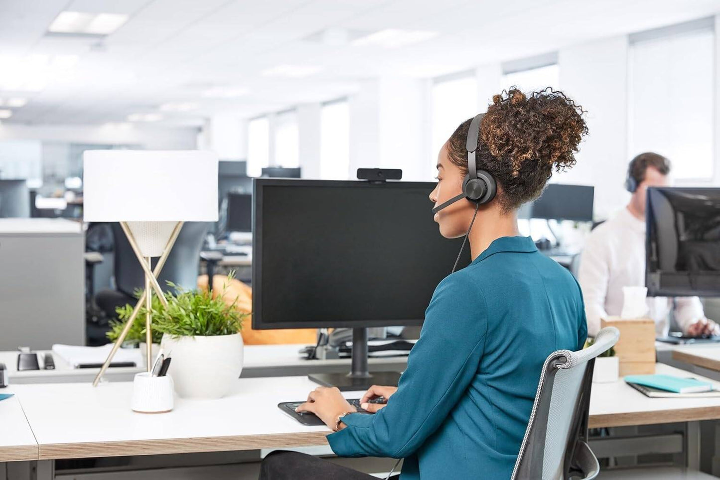 Logitech Zone UC Wired USB Headset, Premium Audio Drivers and Advanced Noise-Canceling Mic Technology | 981-000875